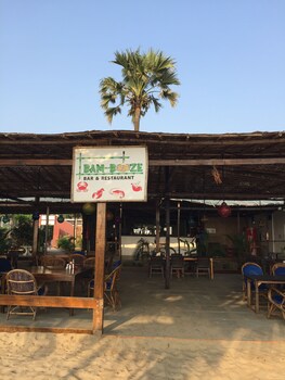 Morjim Coco Palms Resort Restaurant