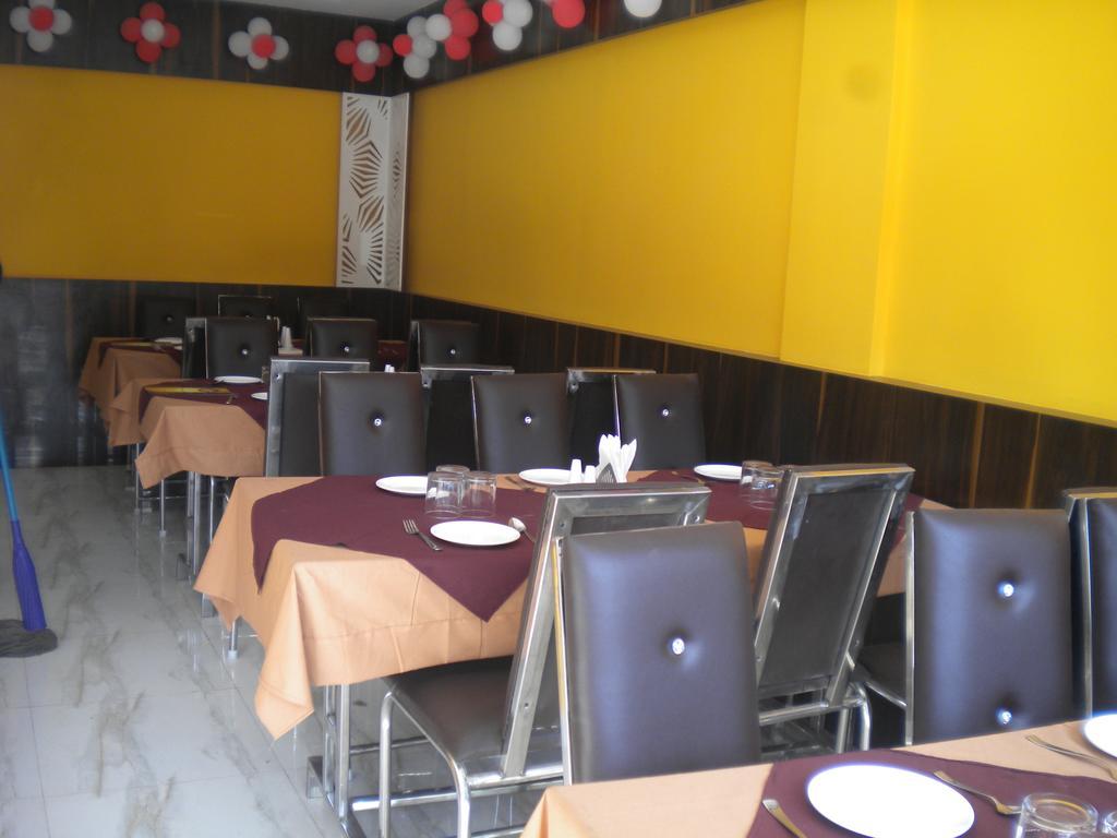 Hotel Aamantran Avenue 