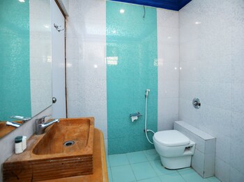 Oyo 1397 Rana Villa Bathroom