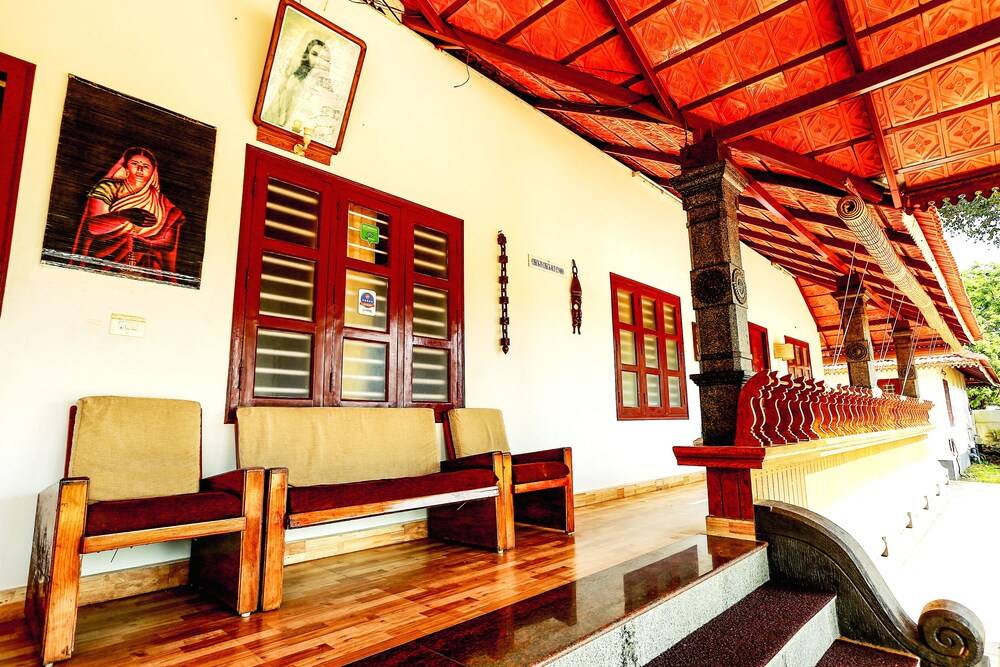 Baywatch Beach Resort Lobby Sitting Area
