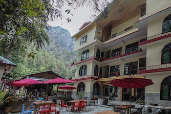 The Rainbow Inn & Cafe 