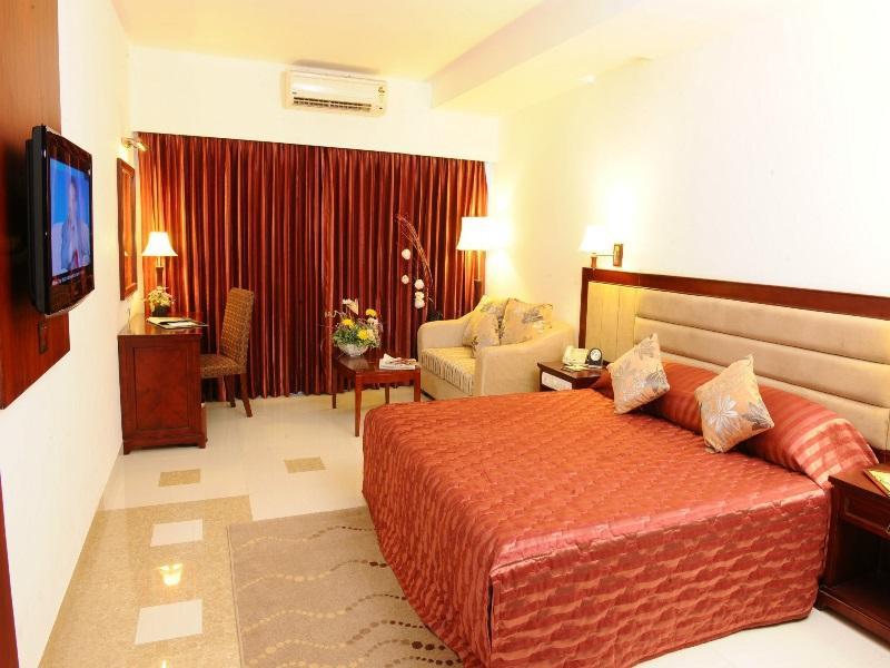 Hotel Rr Inn (هتل رر این) 