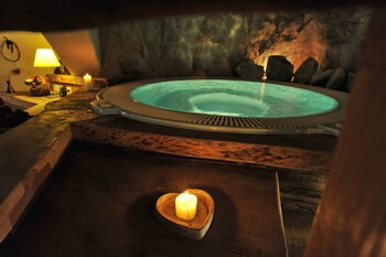 Hotel Du Grand Paradis & Wellness La Baita Indoor Spa Tub