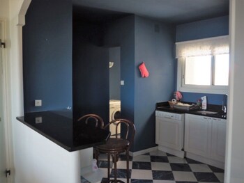 Les Lauriers Roses In-Room Kitchen