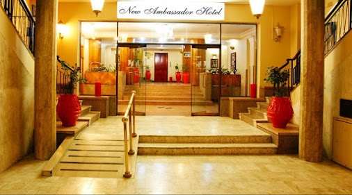 New Ambassador Hotel z