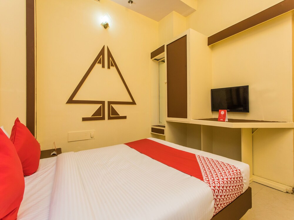 Oyo 15401 Hotel Surana Palace Guestroom