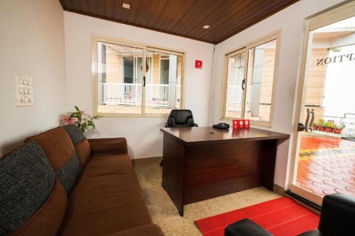 Oyo 10047 Greenland Residency 