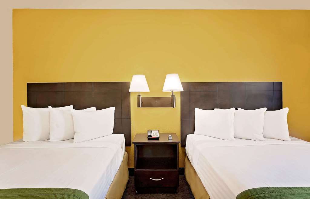 Howard Johnson By Wyndham Las Vegas Near The Strip Guest room
