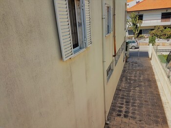 Caparica Quiet Rooms By Host Point Terrace/Patio