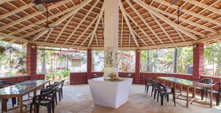 White Negro Beach Resort 