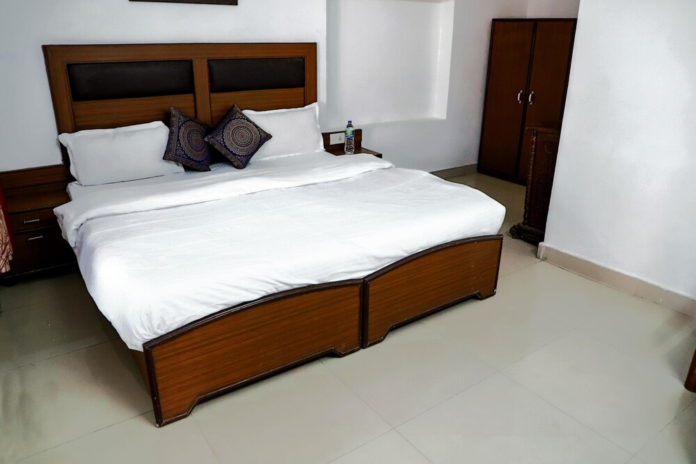 New Bhandari Swiss Cottage Guestroom
