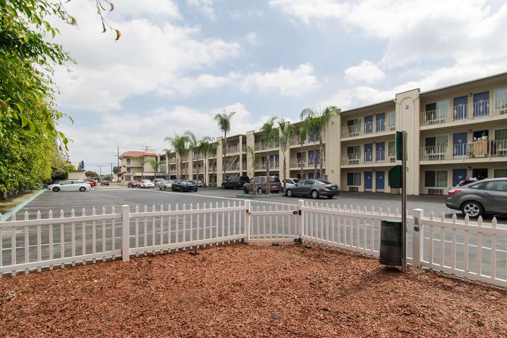 Motel 6 Anaheim Buena Park Book Your Dream SelfCatering or Bed and