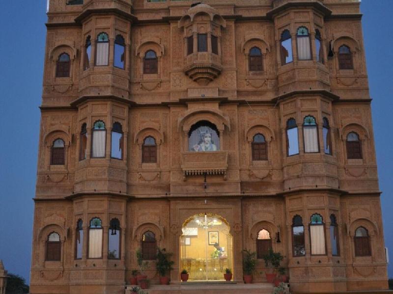 Hotel Yaduraj Barmer (هتل یادوراج بارمر) 