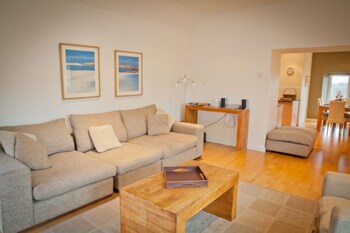 West Fenton Court (وست فنتون كورت) Living Area