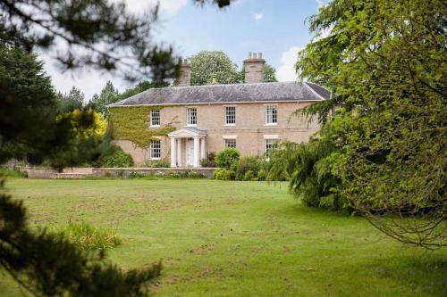 Vicarage House & Pool House 