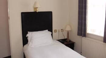 Highwayman Hotel (هایویمان هتل) 
