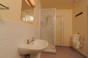 Croyde Bay Holiday Resort (كروید بی هالیدی ریزورت) Bathroom
