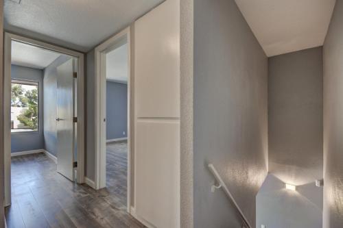 Luxury Townhouse Near The Strip Very Modern 