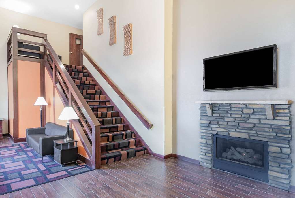 Super 8 by Wyndham La Crosse - photo 4