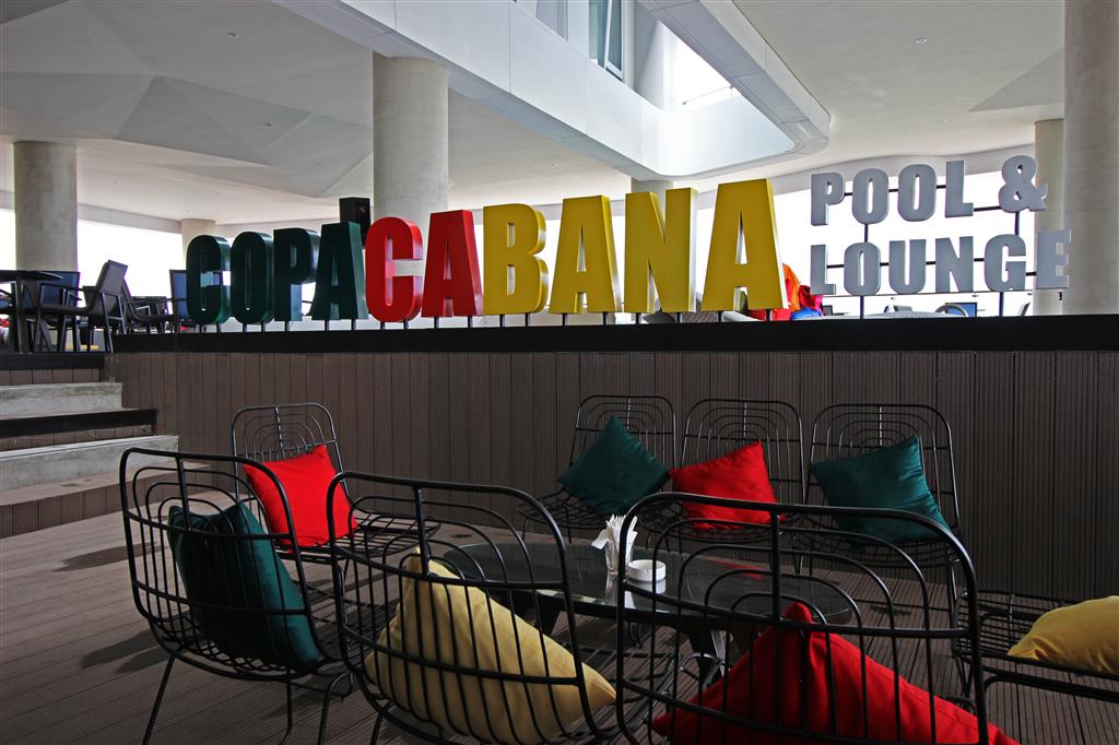 Golden Tulip Pontianak Golden Tulip Pontianak Copacabana Pool and Lounge