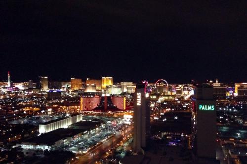 Luxury Suites At Palms Place 