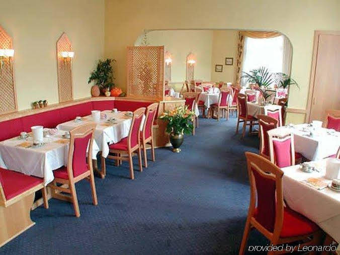 Hotel Mack (هتل ماک) 