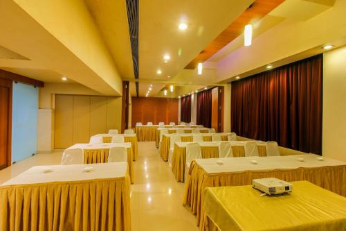 Fabhotel Devanshi Inn Navi Mumbai (فابهوتل دوانشی این ناوی مومبی) 