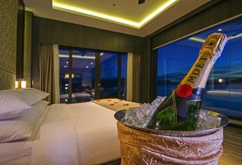 Two Seasons Coron Bayside Hotel (توو سیزنس كورون بیسید هتل) Guestroom