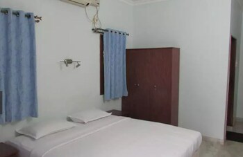 Tide Exotica By Pande Bar & Restaurant Guestroom