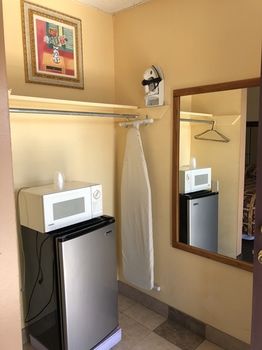 A Fisher's Inn Motel Microwave