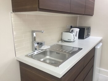 Regency Guesthouse Manchester In-Room Kitchenette