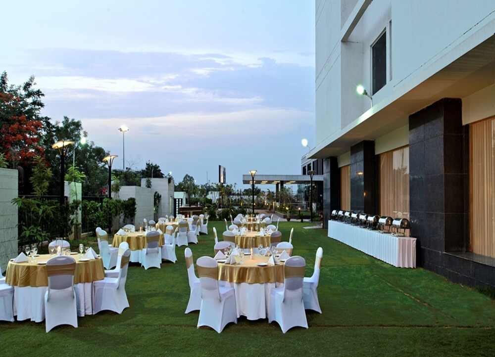 Red Fox Hotel Bhiwadi Garden