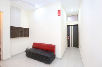 Oyo 10832 Hotel Jb 2 Hotel Interior
