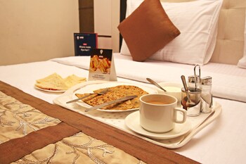 Oyo 8490 Hotel Grandeur In-Room Dining