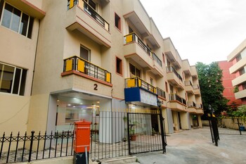 Oyo 9326 Om Sai Residency Hotel Front