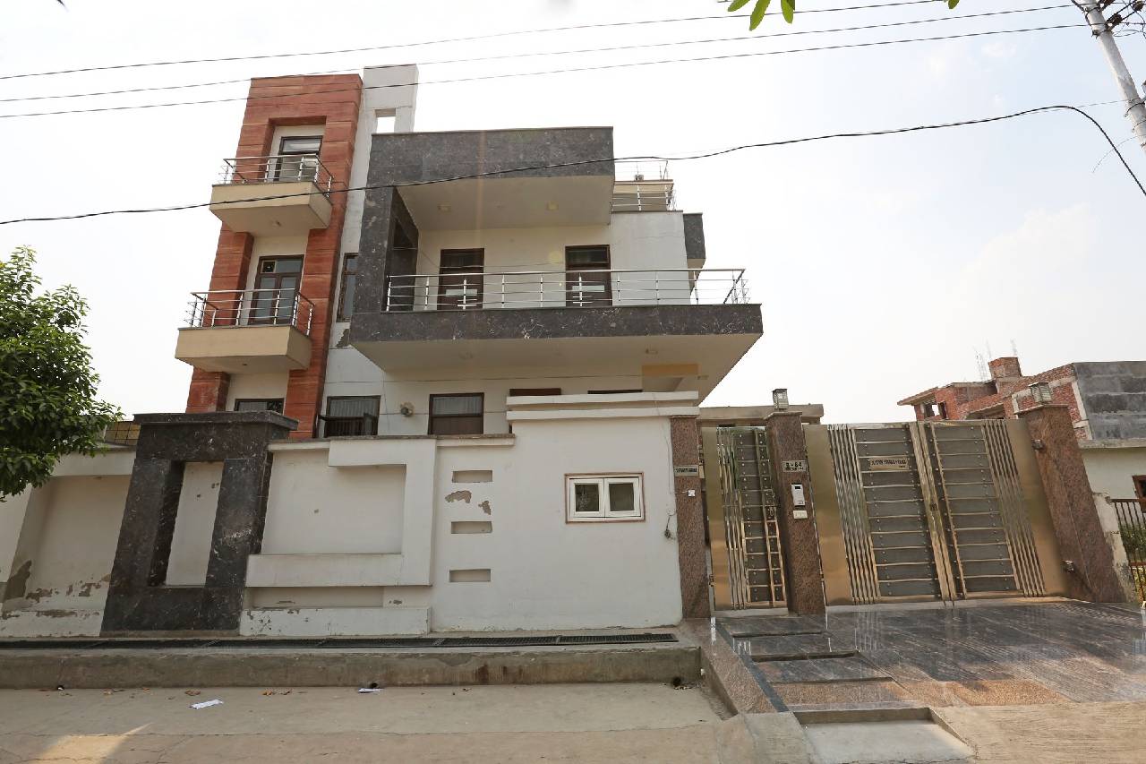 Oyo 9072 Noida Dreamz 