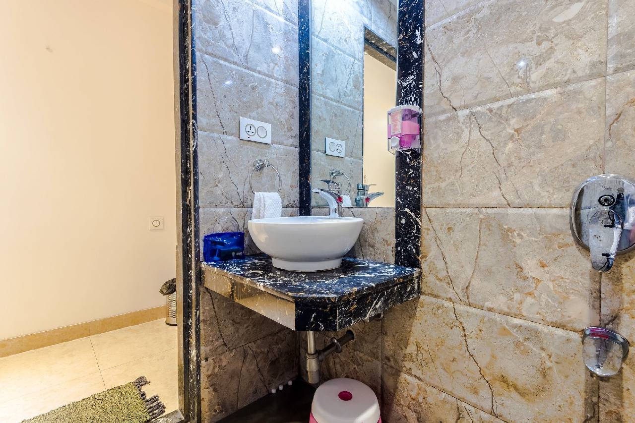 Oyo 3323 Hotel Sheetal 