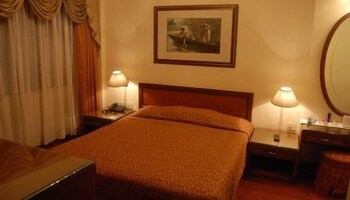 Royal Inn Guestroom