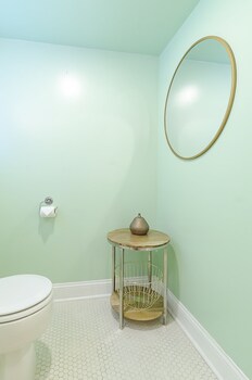 6 Luxurious 6br Seattle Home Bathroom