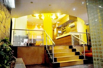Hotel New Shalimar Interior Entrance