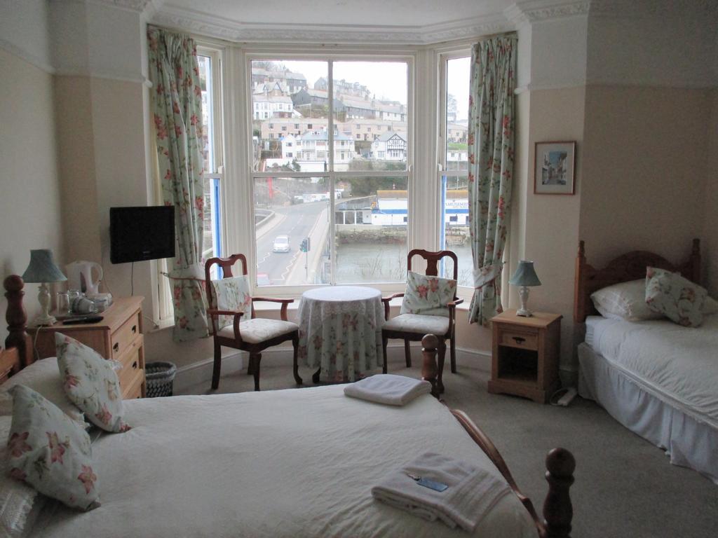 Bridgeside Guest House B And B 
