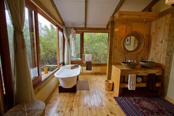 Tongabezi Lodge Bathroom