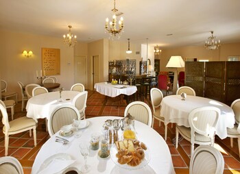 Hotel Santa Coloma Del Camino Dining