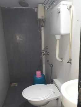 Hotel Relax Residency Bathroom