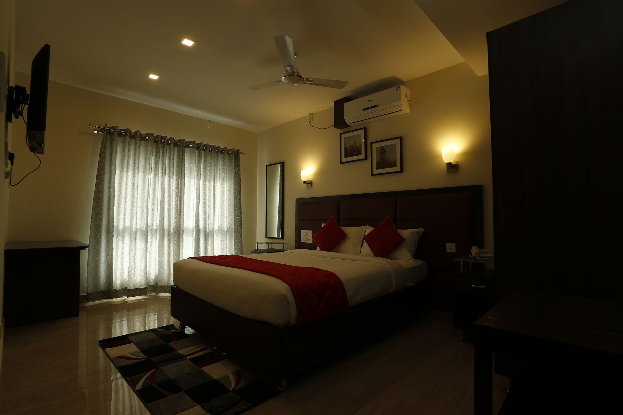 Breeze Suites 