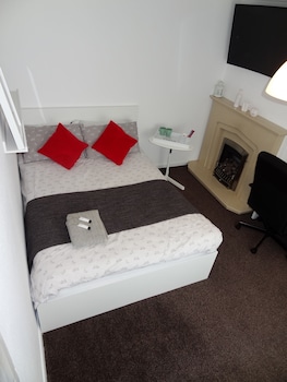 Double Room In Welcoming Home (دابل روم این ولكومینگ هوم) Featured Image