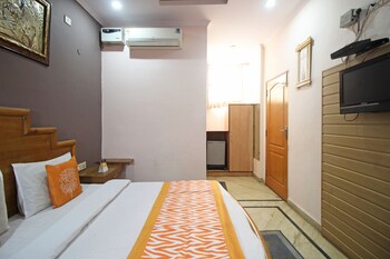 Oyo 7147 Hotel Madhur Regency Guestroom