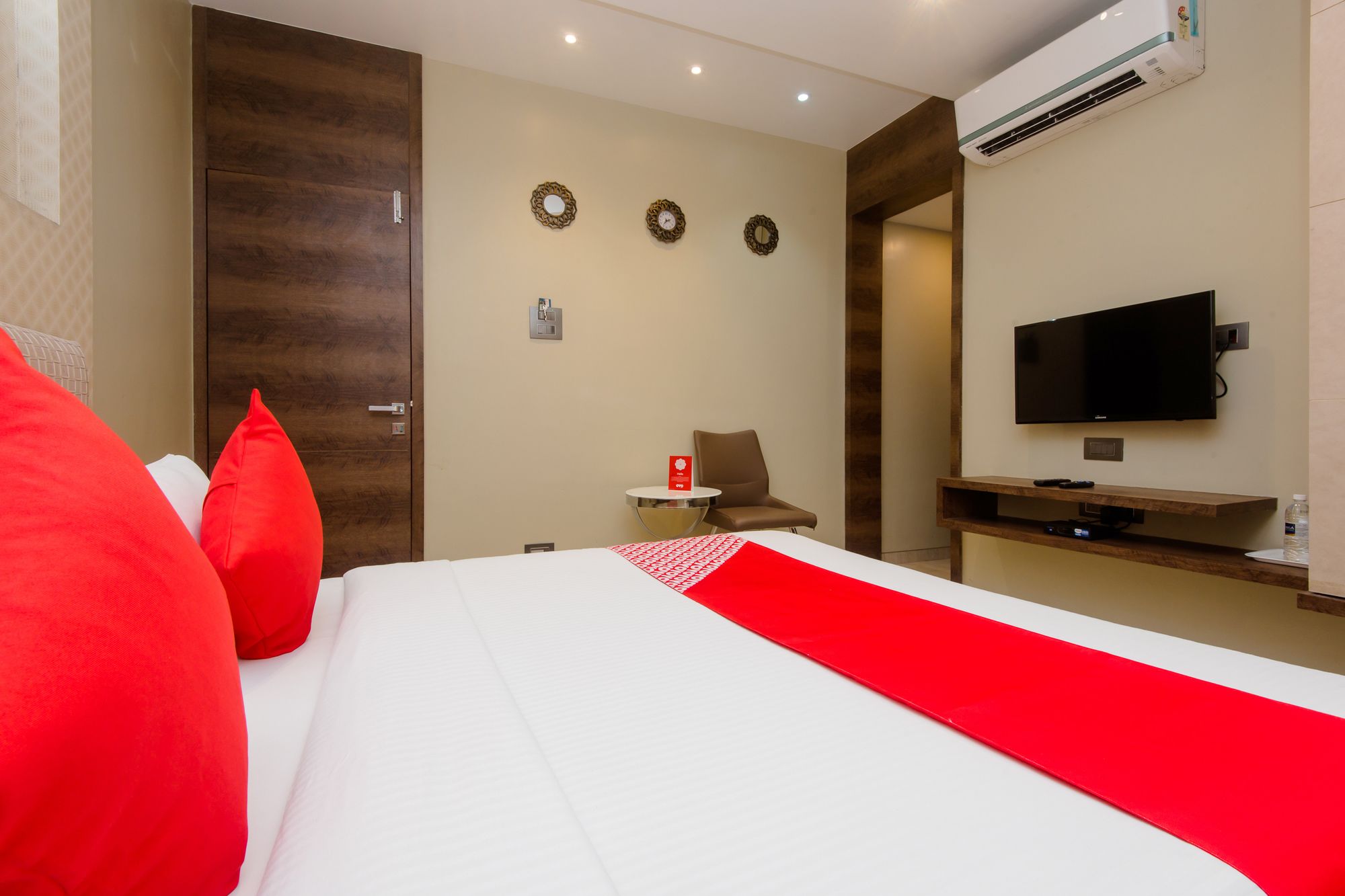 Oyo 8069 Hotel Pratiksha Residency (اویو ۸۰۶۹ هتل پراتیكشا رسیدنكی) 