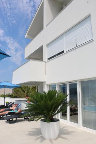 Villa Mare Hotel Description
