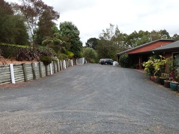 Morepork Riverside Lodge RV or Truck Parking